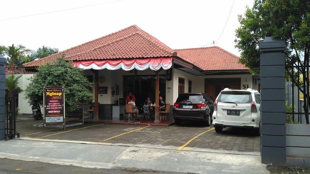 51 Wisma tamu Pekalongan